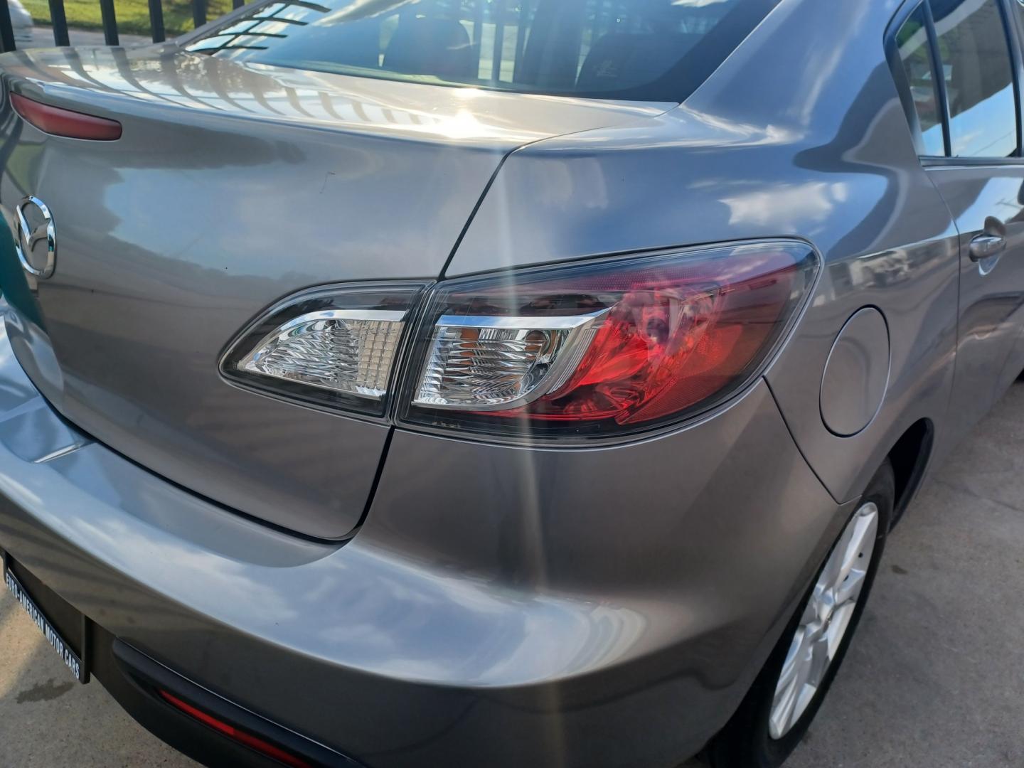 2010 SILVER Mazda MAZDA3 I TOURING (JM1BL1SF6A1) with an 2.0L DOHC EFI 16-valve I4 engine engine, 5-Speed Automatic Overdrive transmission, located at 2001 E. Lancaster, Ft. Worth, 76103, (817) 336-7000, 32.746181, -97.301018 - Photo#5